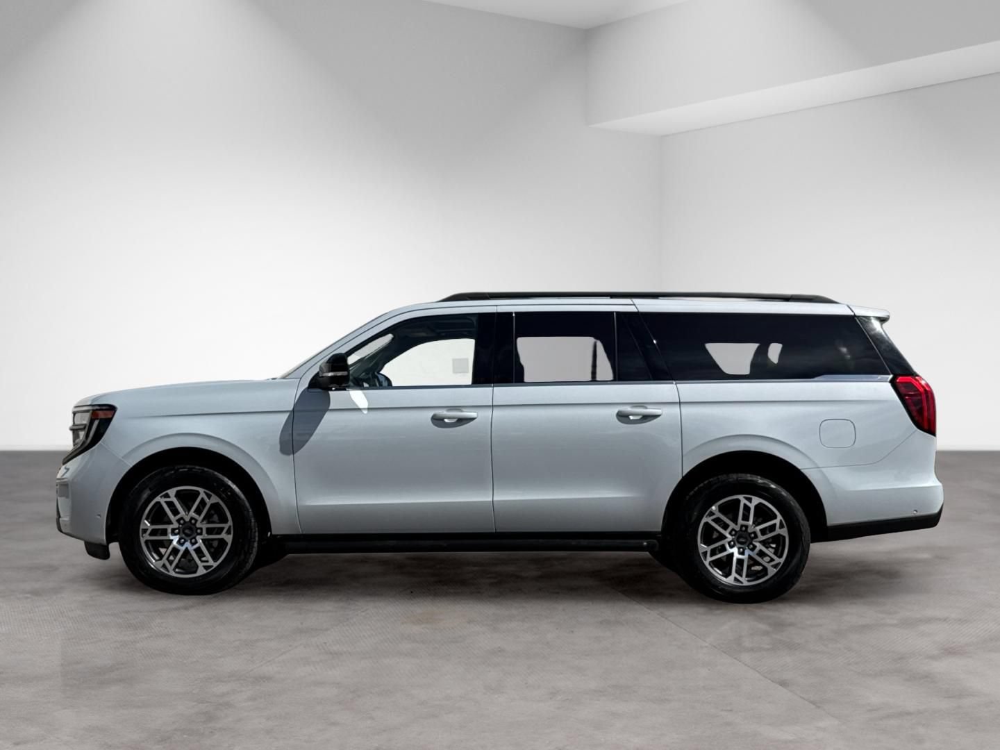 Used 2025 Ford Expedition Max Active AWD/4WD image 3