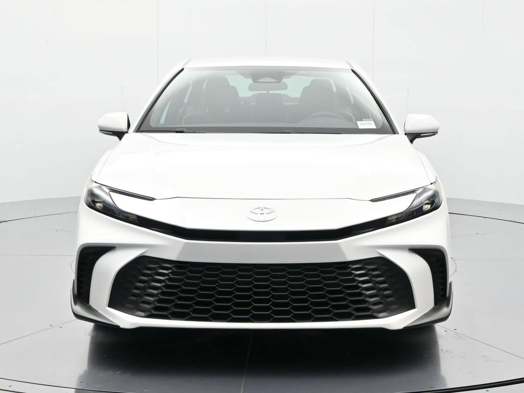 Used 2025 Toyota Camry SE image 2