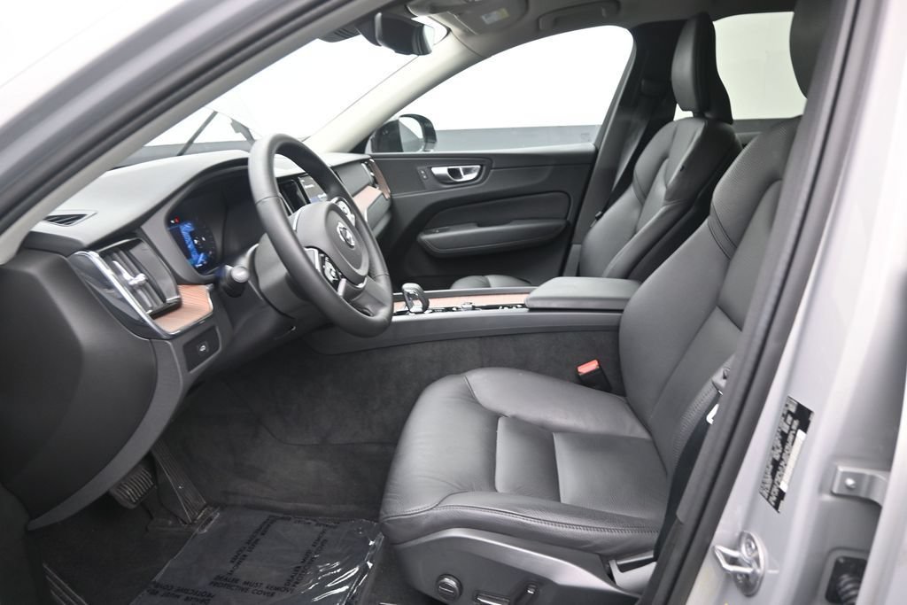 Certified 2024 Volvo XC60 B5 Plus w/ Climate Package AWD/4WD image 11