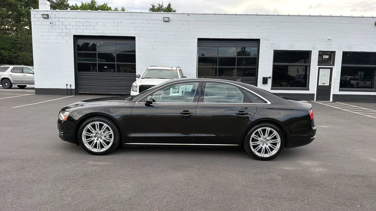 Used 2013 Audi A8 3.0T w/ Convenience Pkg AWD/4WD image 4