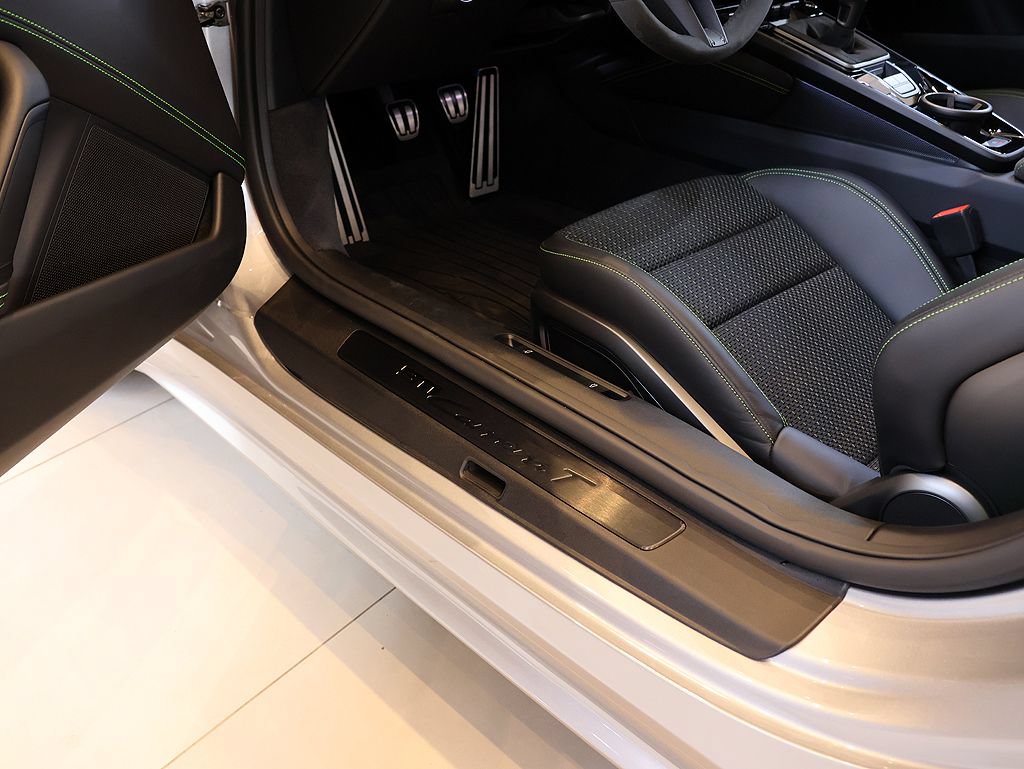 Used 2023 Porsche 911 Carrera T RWD image 36