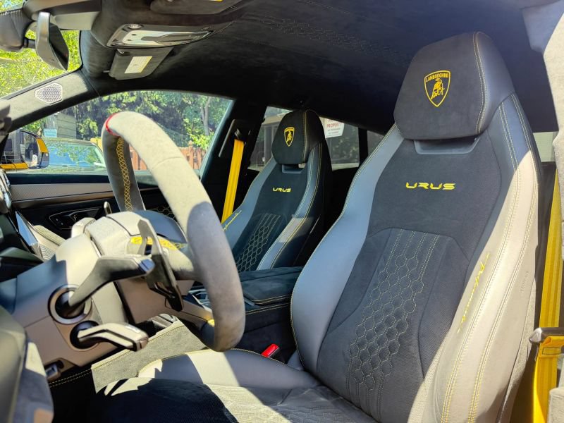 Used 2023 Lamborghini Urus Performante AWD/4WD image 13