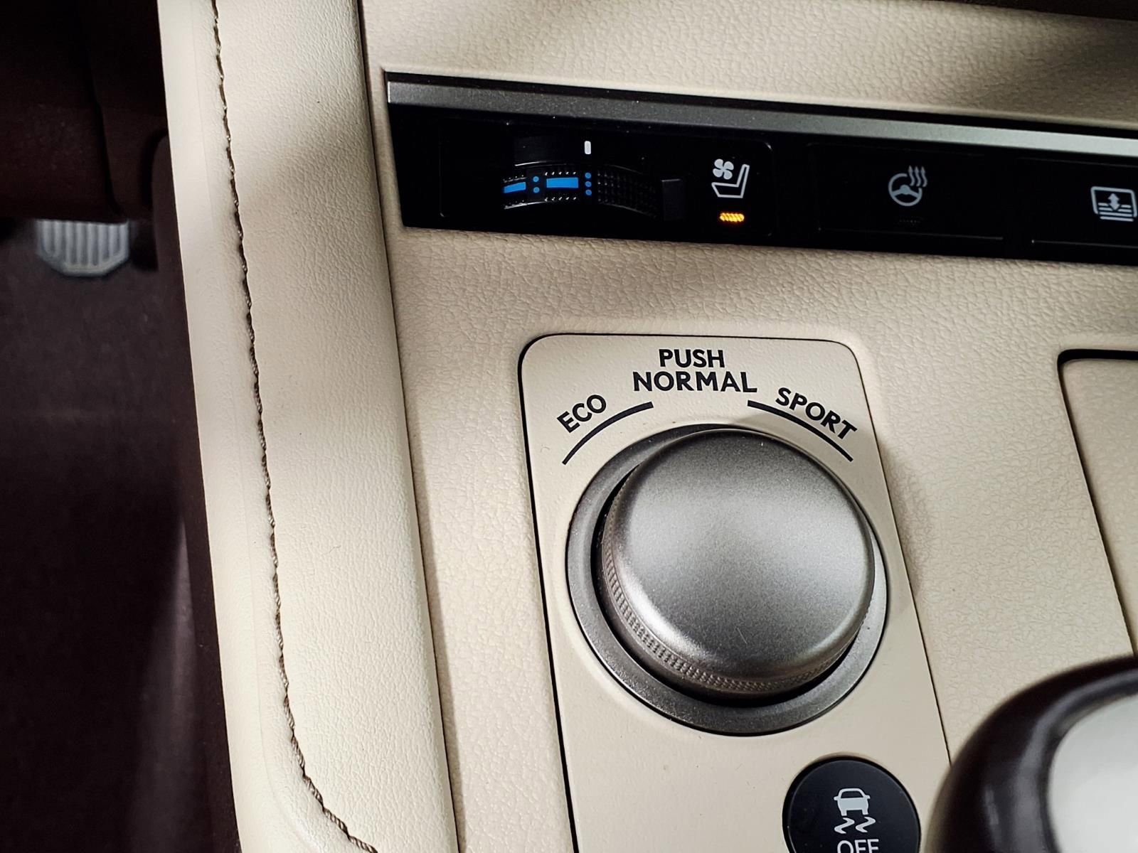 Used 2017 Lexus ES 350 w/ Luxury Package FWD image 22
