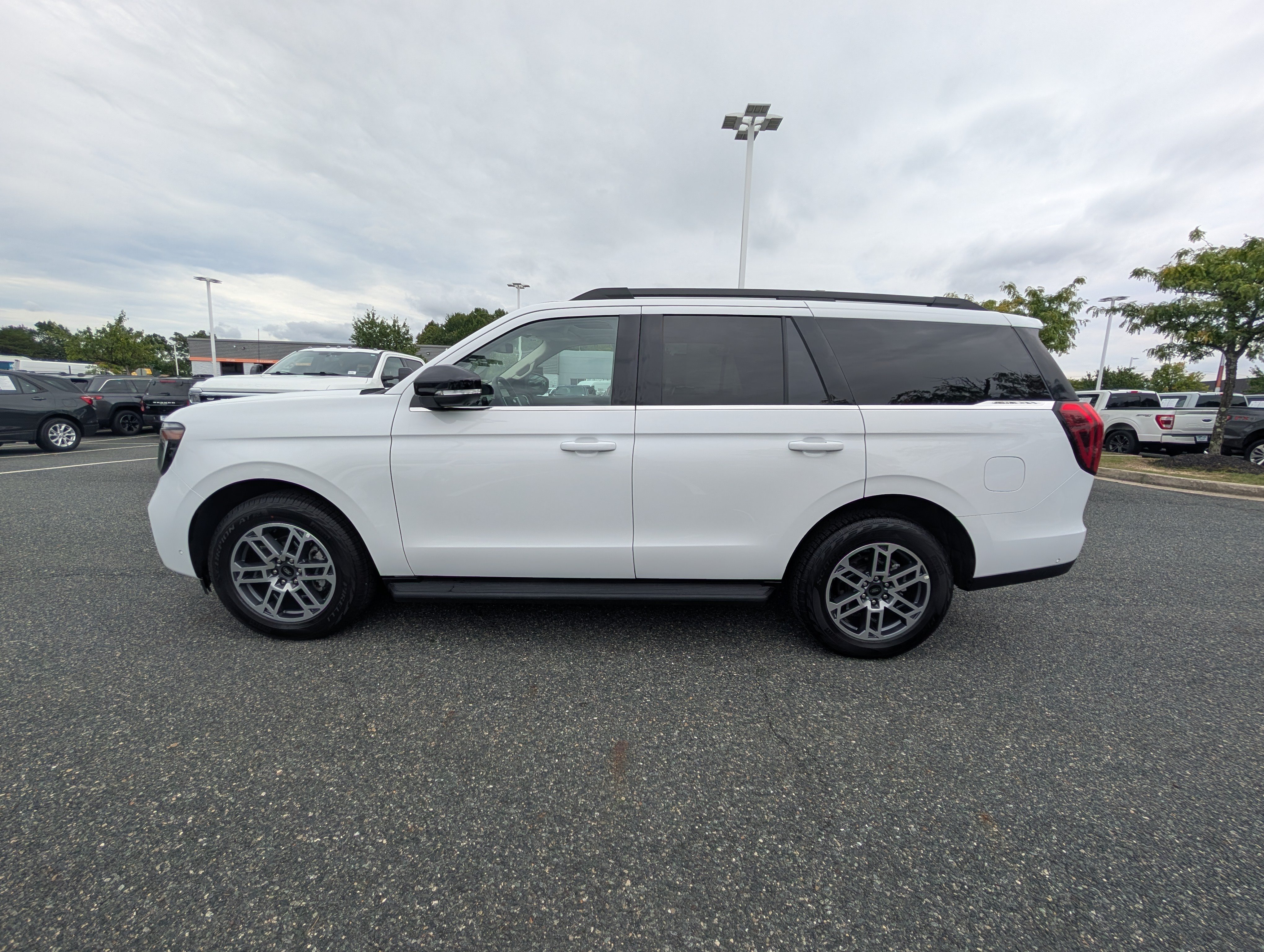 Certified 2025 Ford Expedition Active AWD/4WD image 7