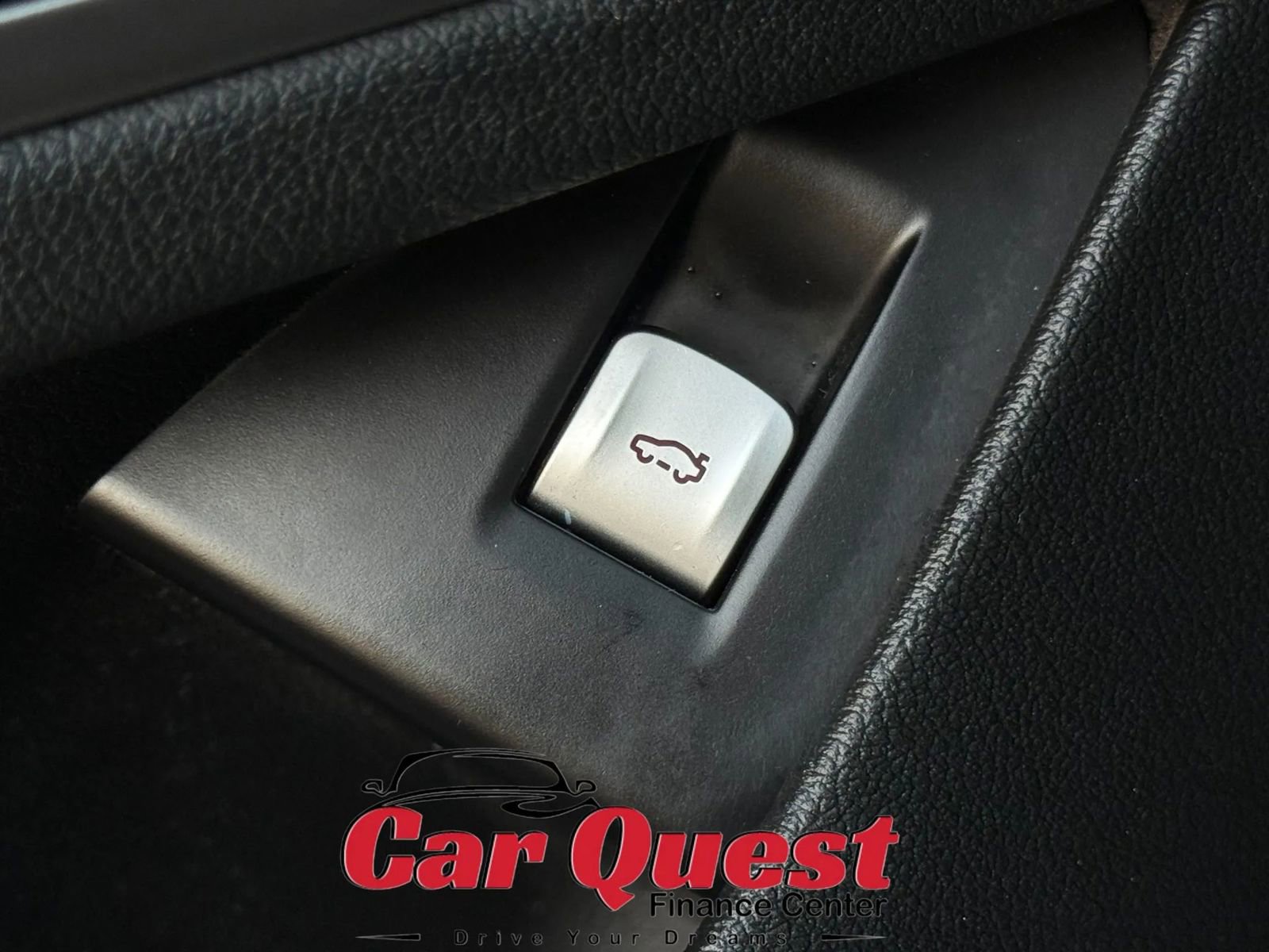 Used 2018 BMW 750i xDrive image 34