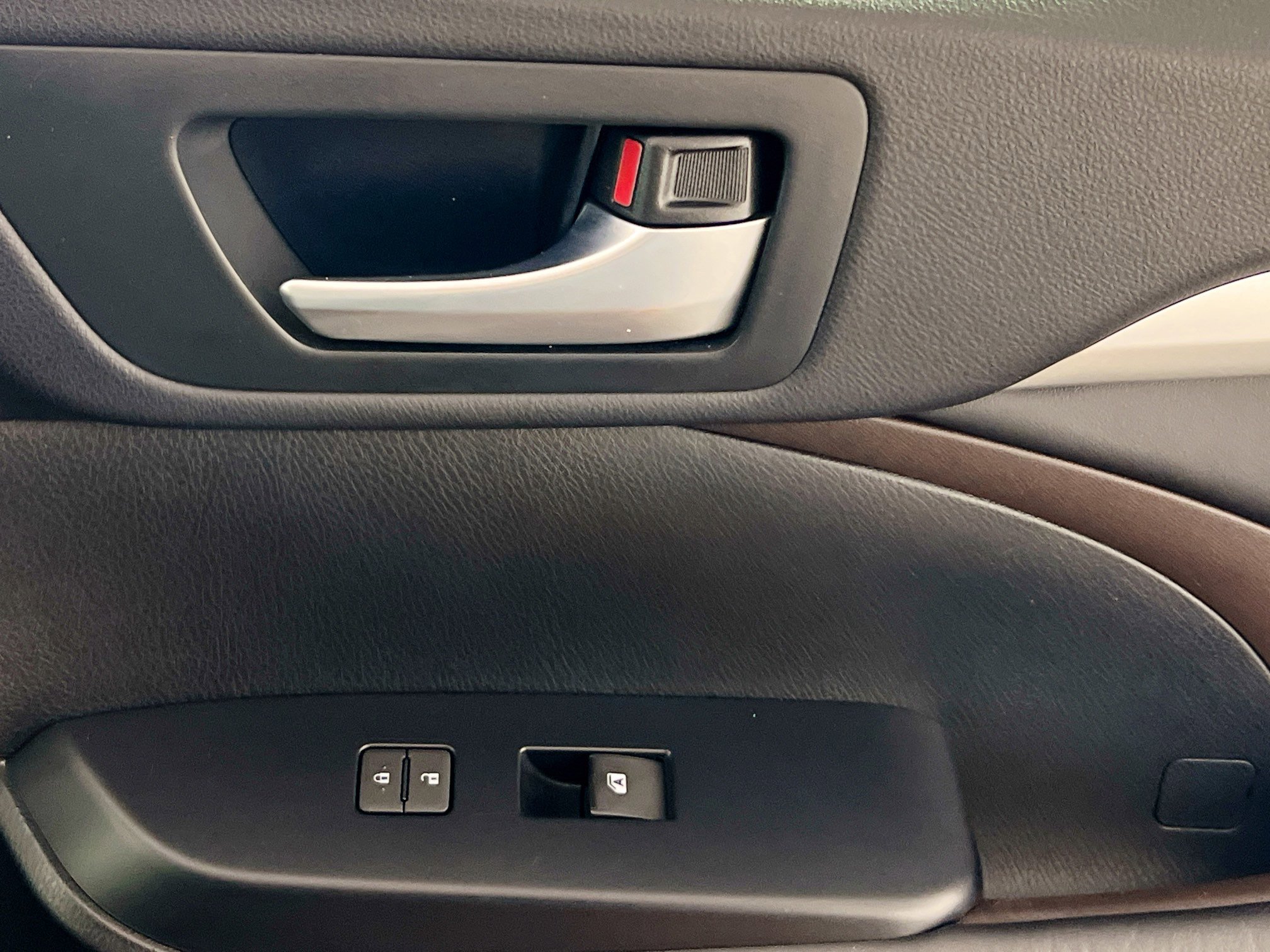 Used 2016 Toyota Highlander XLE image 32