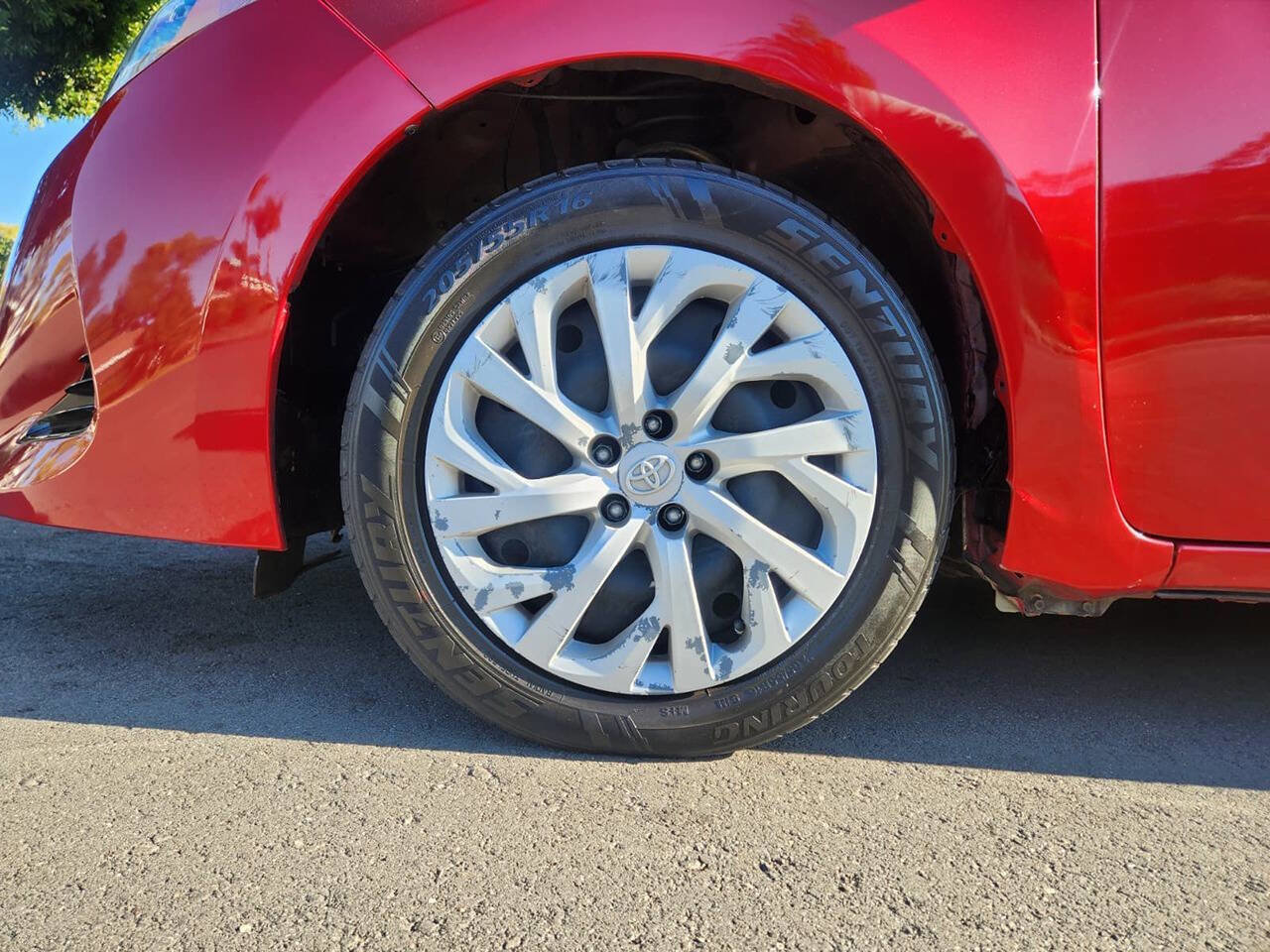 Used 2018 Toyota Corolla LE image 21