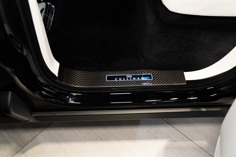 Used 2023 Rolls-Royce Cullinan Black Badge w/ Dark Exterior Package AWD/4WD image 19