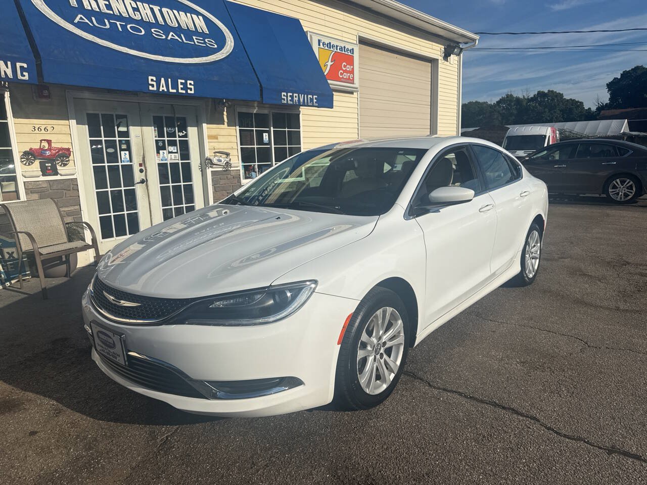 Used 2017 Chrysler 200 Limited Platinum FWD image 4