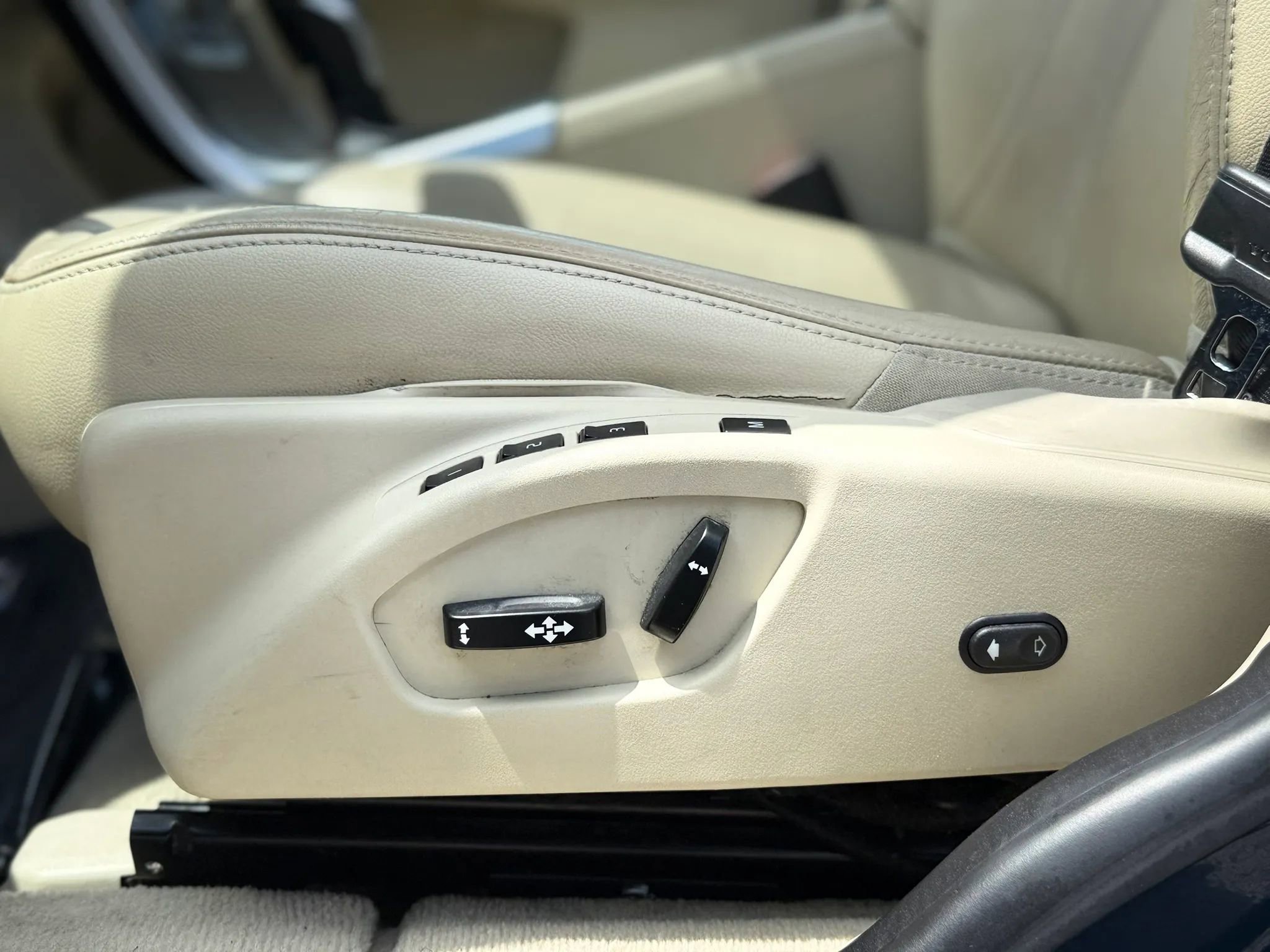Used 2015 Volvo XC60 T5 Platinum FWD image 26