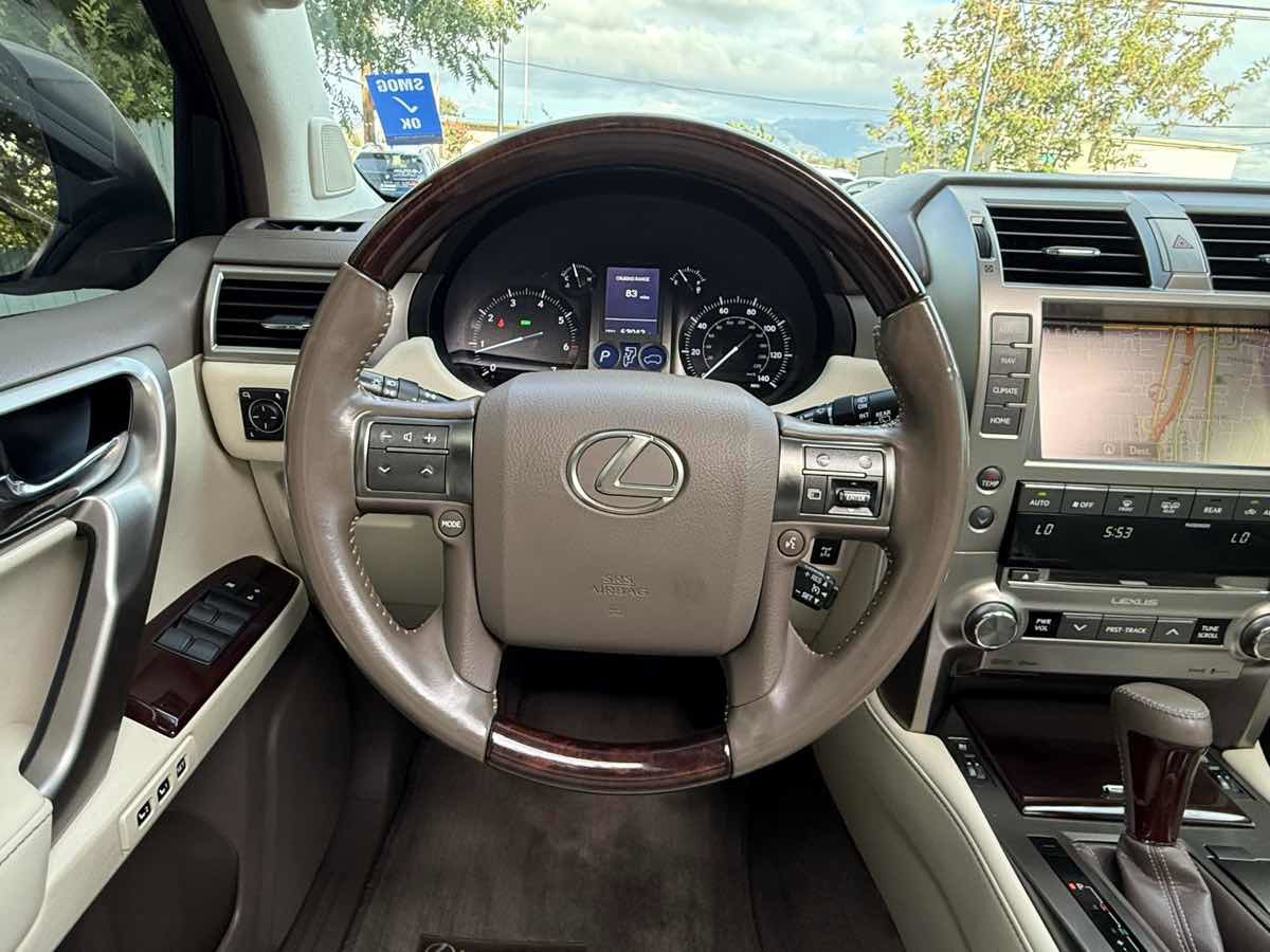 Used 2017 Lexus GX 460 image 17
