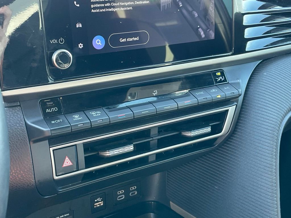 Used 2025 Toyota Camry SE image 17