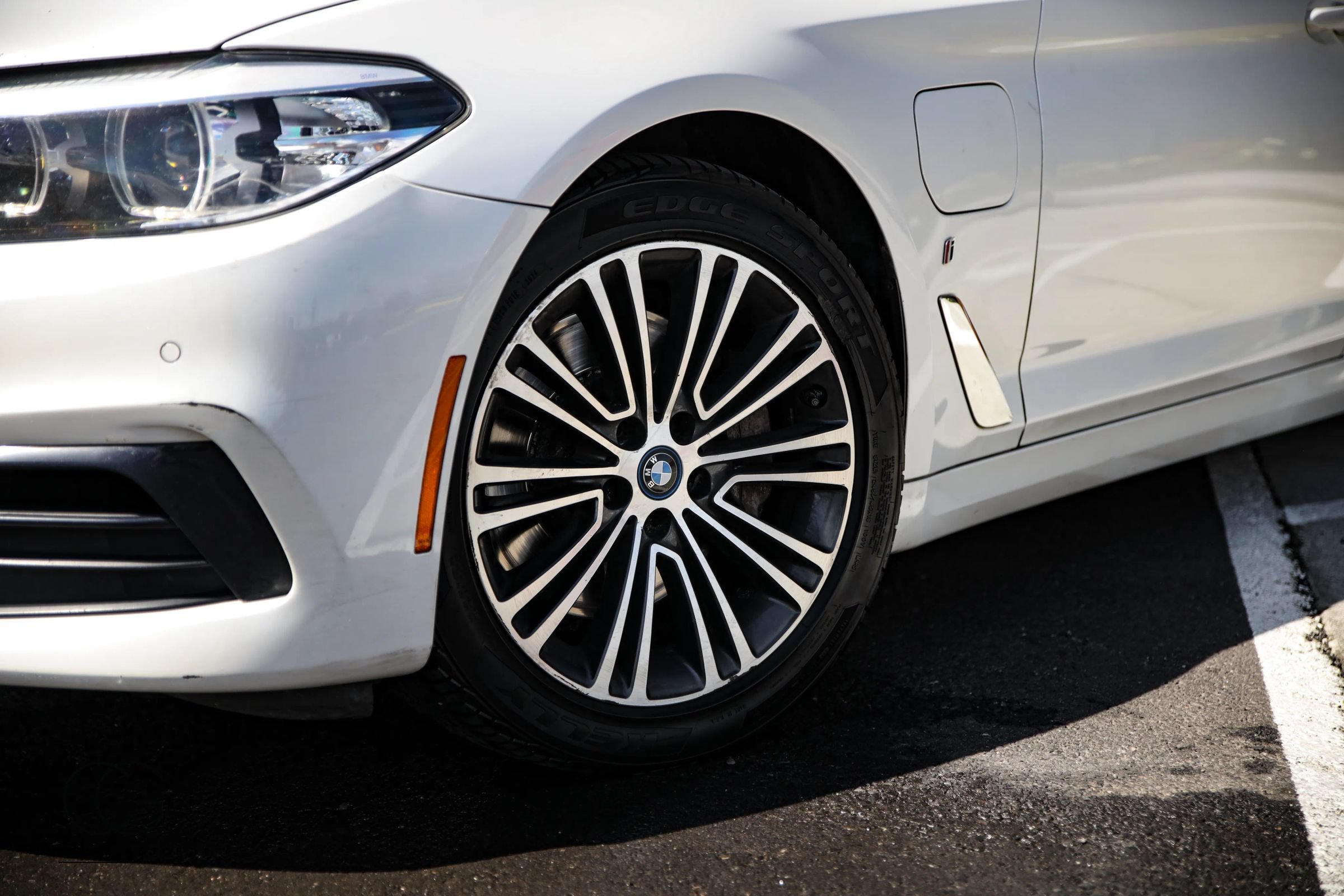 Used 2019 BMW 530e xDrive w/ Convenience Package AWD/4WD image 6