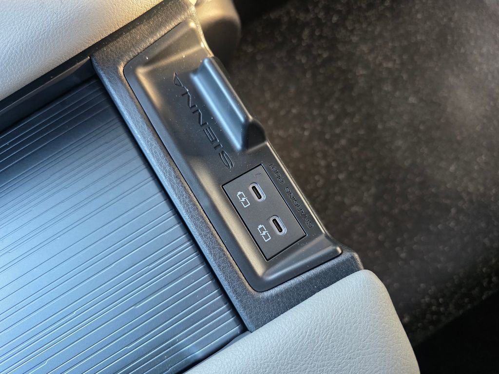 Used 2026 Toyota Sienna LE image 71