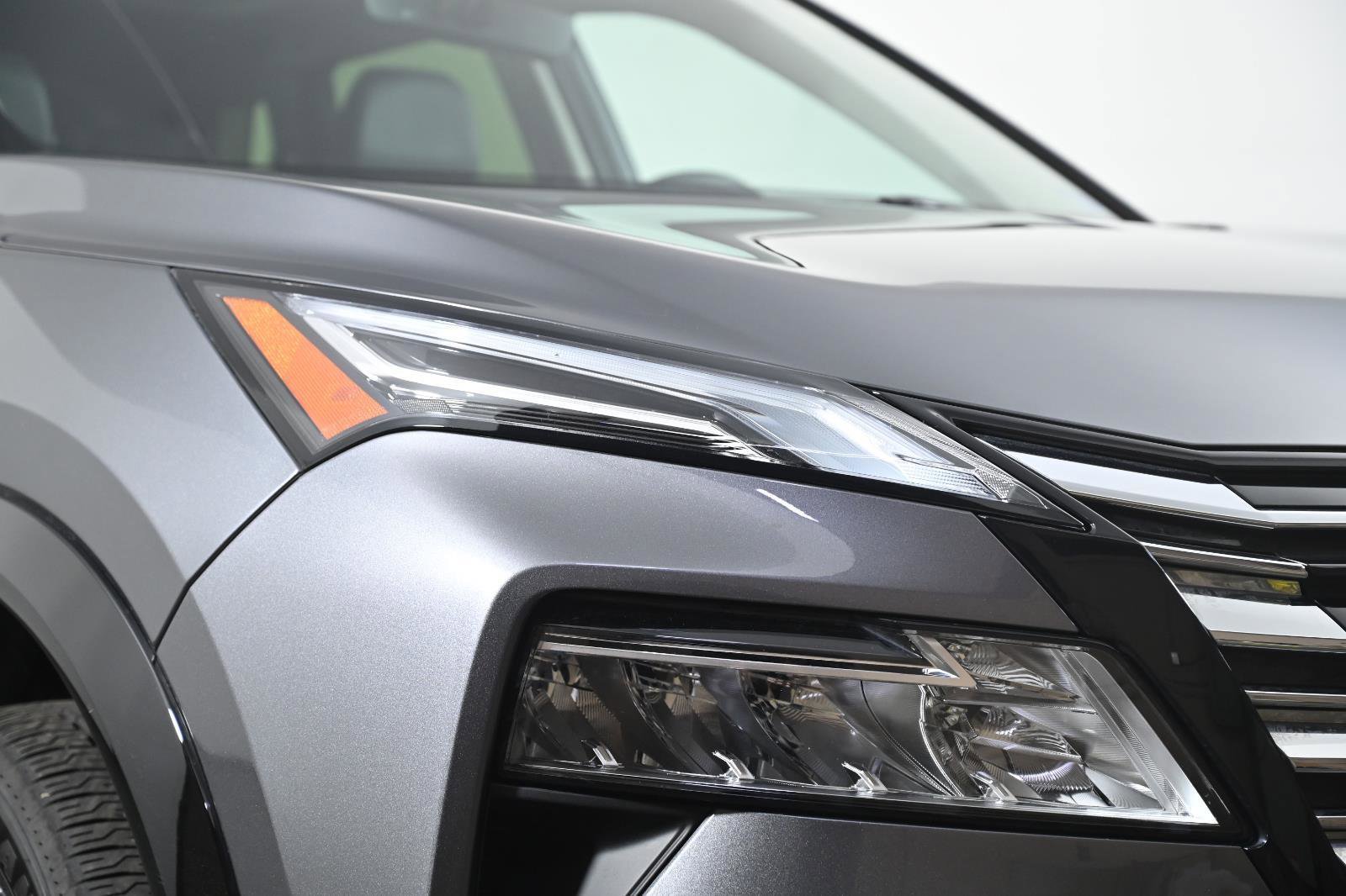 Used 2024 Nissan Rogue Platinum image 4