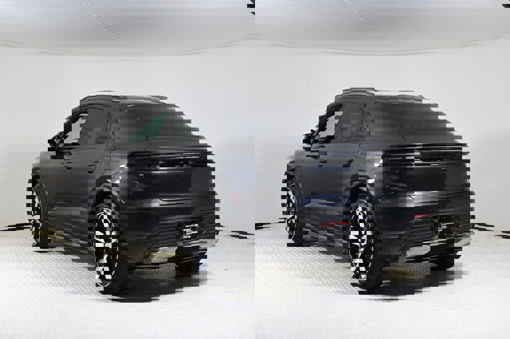 Certified 2025 Porsche Macan 4S Electric image 3