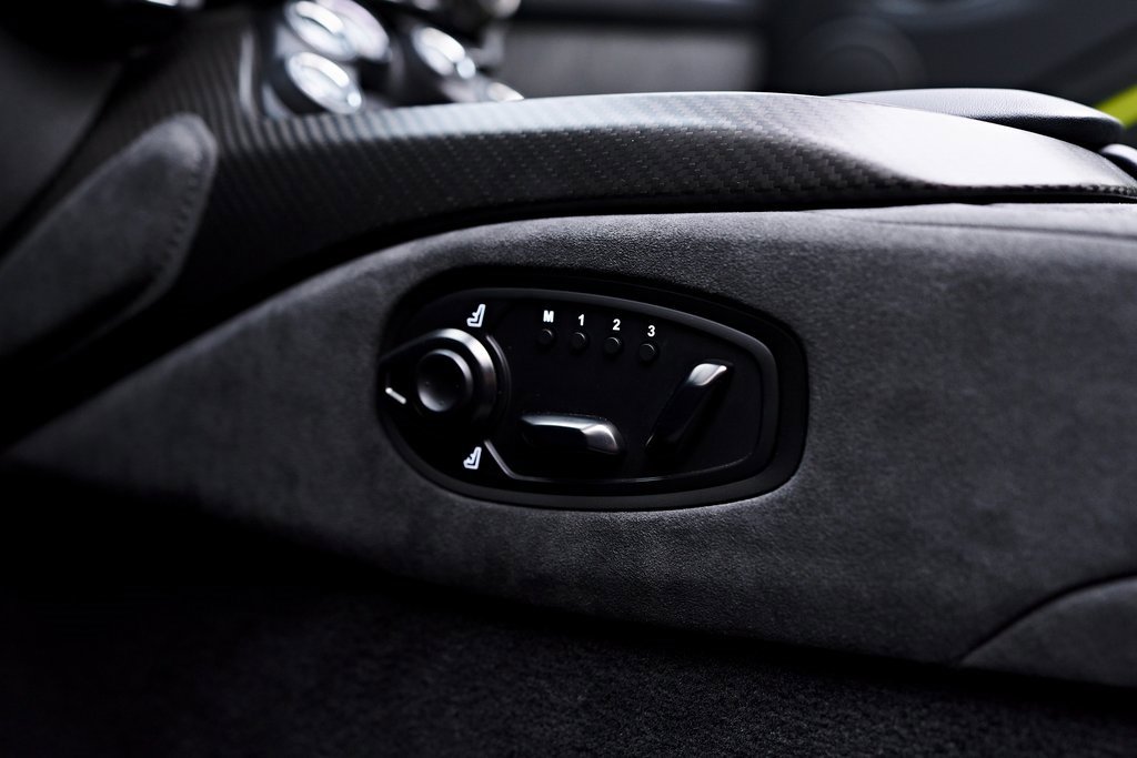 Used 2023 Aston Martin V8 Vantage Roadster image 63