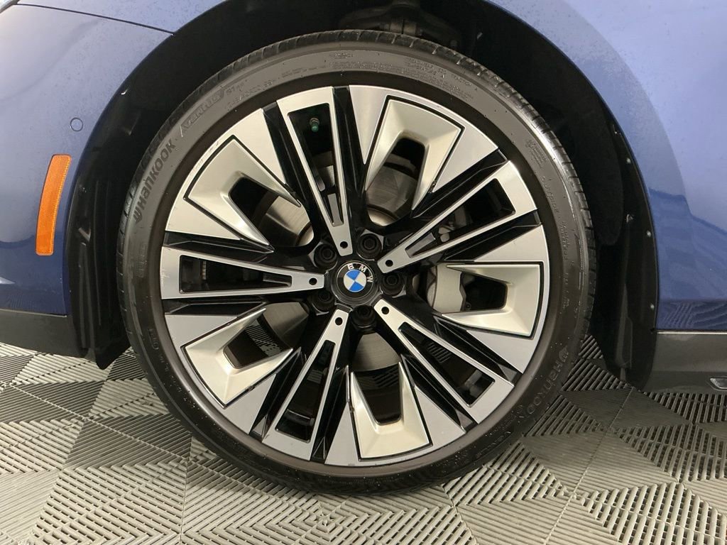 Certified 2025 BMW 530i w/ Premium Package RWD image 32