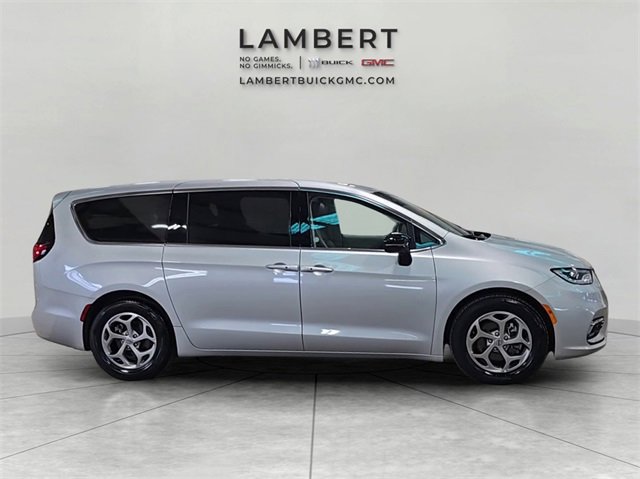Used 2024 Chrysler Pacifica Limited image 5