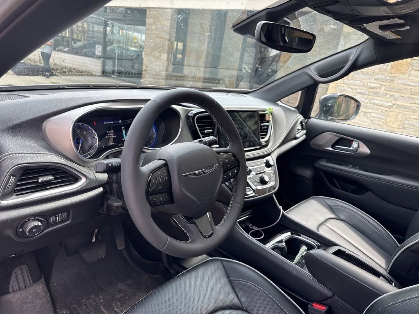Used 2024 Chrysler Pacifica Limited w/ S Appearance Package image 15