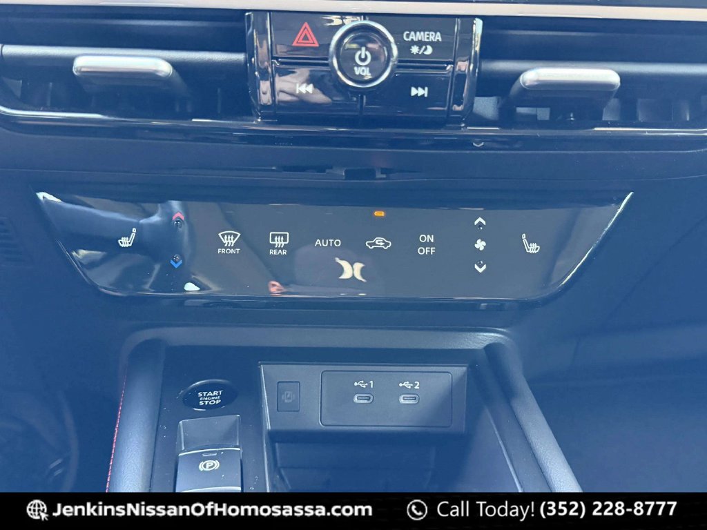 Used 2025 Nissan Kicks SR w/ SR Premium Package FWD image 26