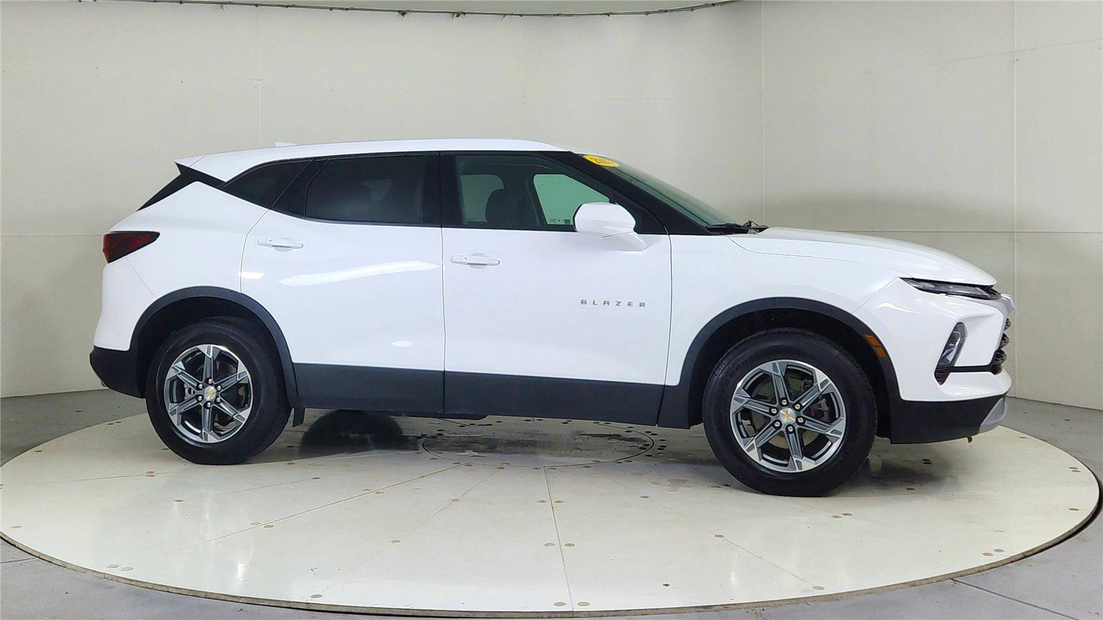 Used 2023 Chevrolet Blazer LT image 8