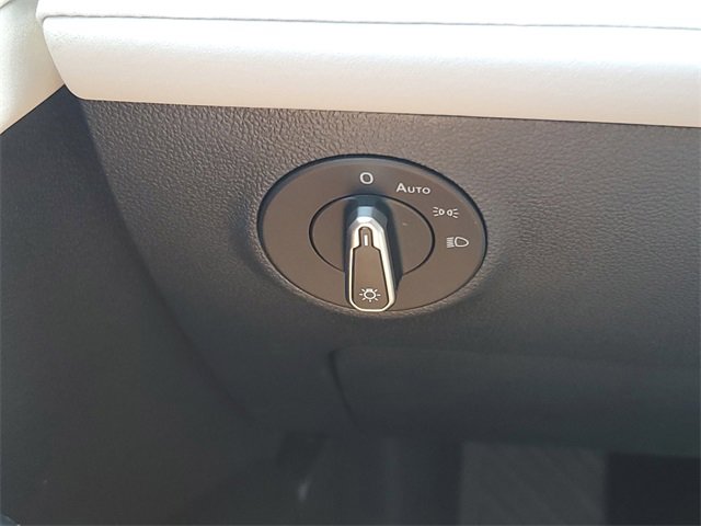 New 2025 Volkswagen Taos SE image 34