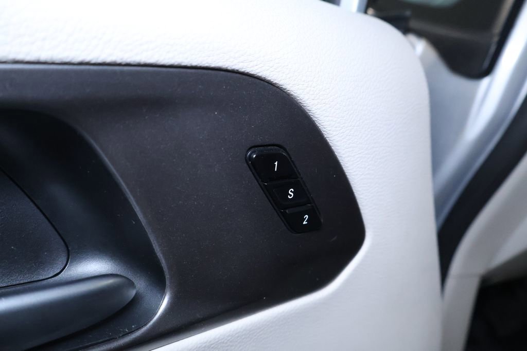 Used 2024 Chrysler Pacifica Touring-L image 13
