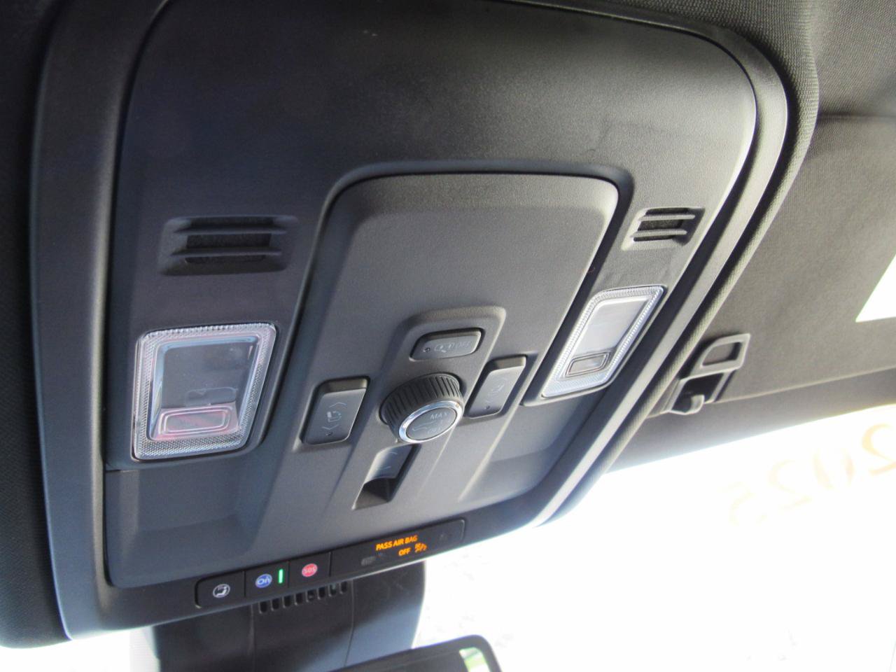 Used 2025 GMC Yukon XL Denali AWD/4WD image 27