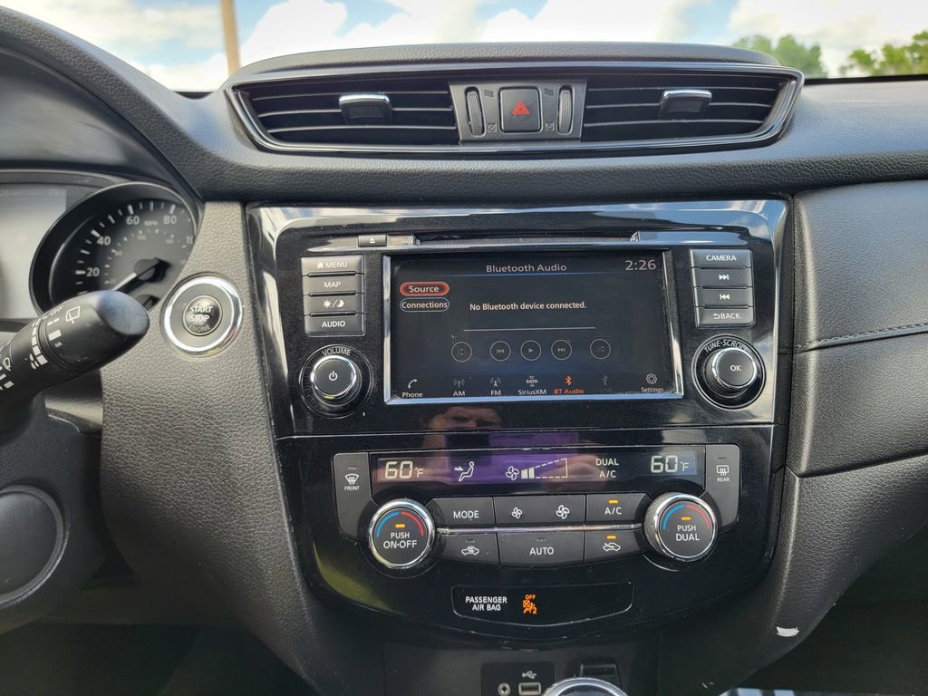 Used 2020 Nissan Rogue SV w/ Premium Package image 18