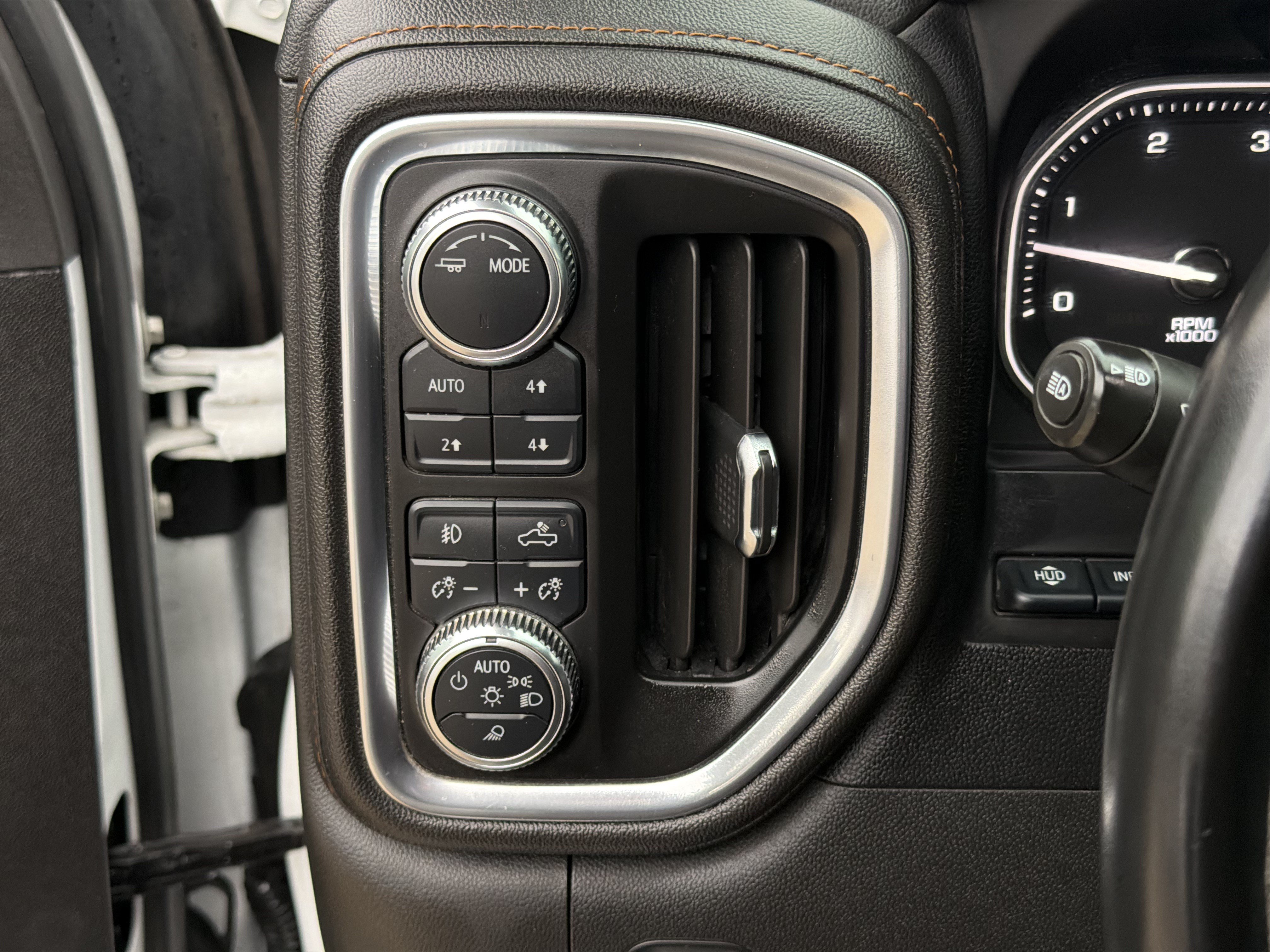 Used 2023 GMC Sierra 2500 AT4 w/ AT4 Premium Plus Package AWD/4WD image 26