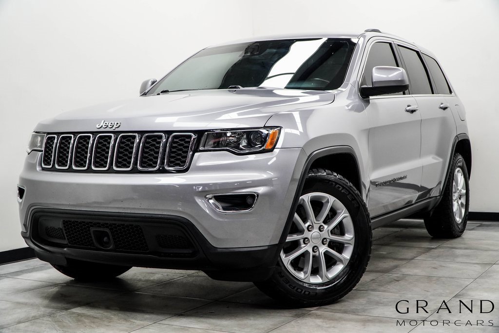 Used 2021 Jeep Grand Cherokee Laredo image 1