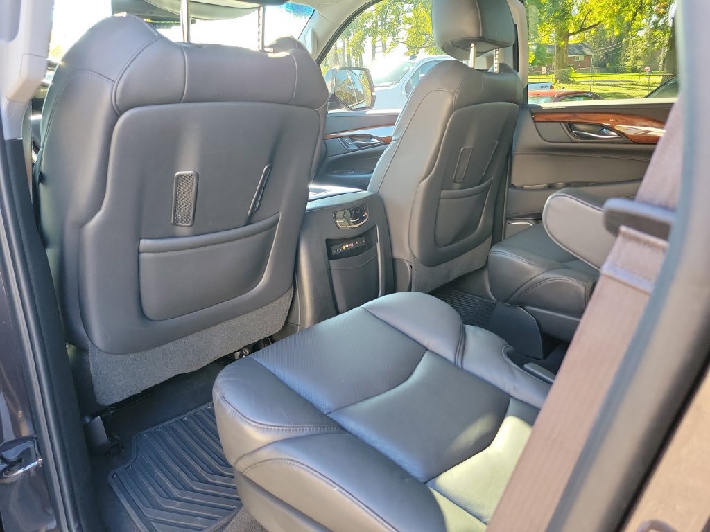 Used 2016 Cadillac Escalade Luxury AWD/4WD image 20