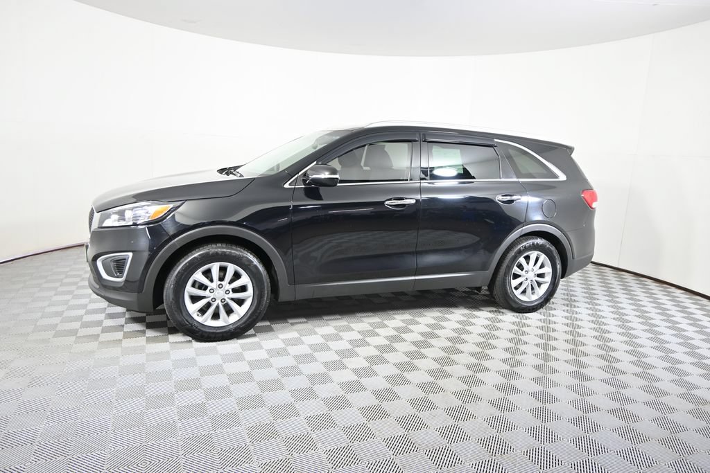 Used 2018 Kia Sorento FWD image 2