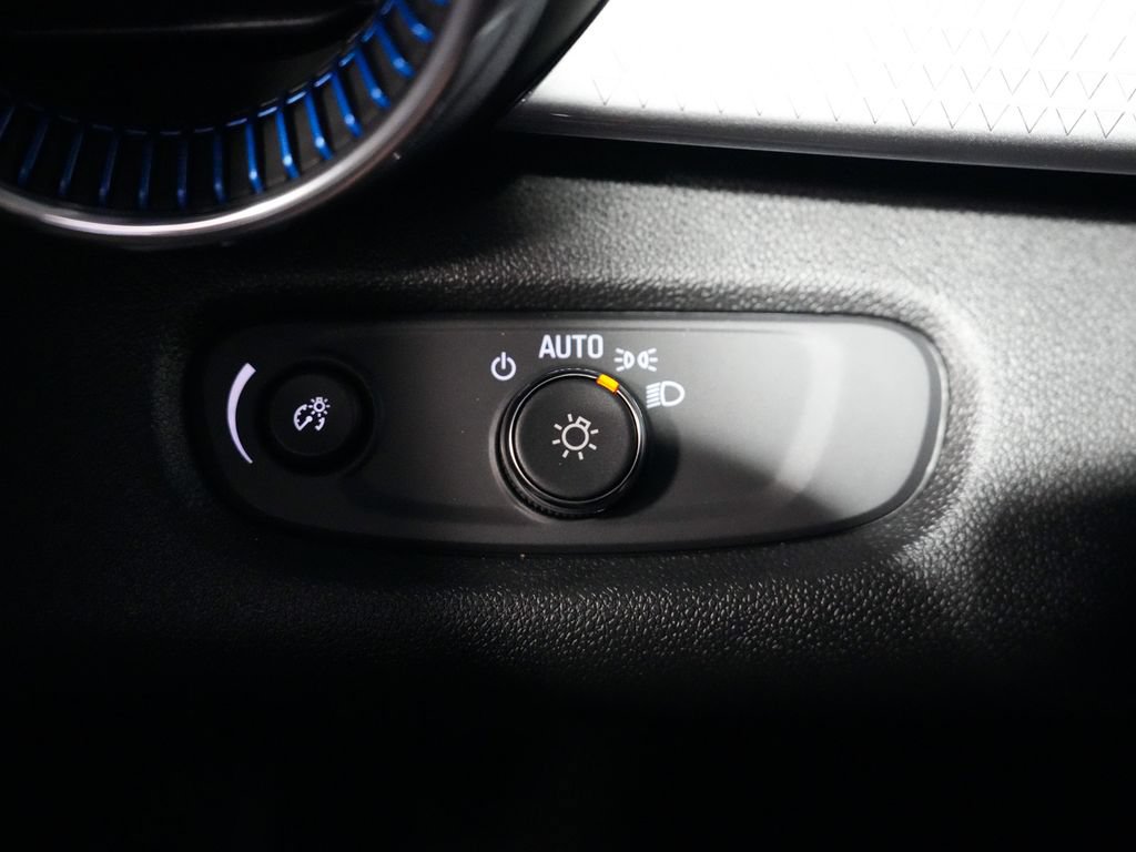 Used 2025 Chevrolet Trax LT w/ Driver Confidence Package FWD image 20