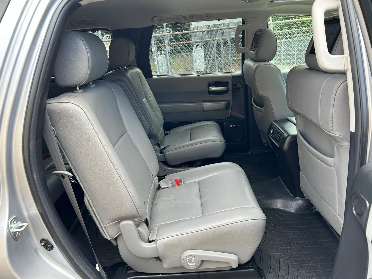 Used 2014 Toyota Sequoia Limited AWD/4WD image 19