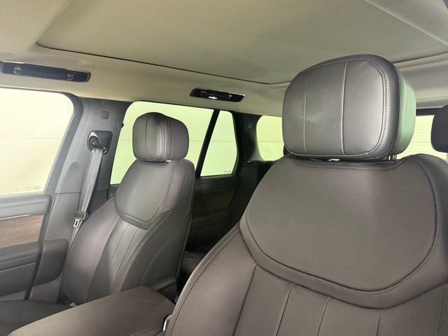 Used 2025 Land Rover Range Rover SE image 6