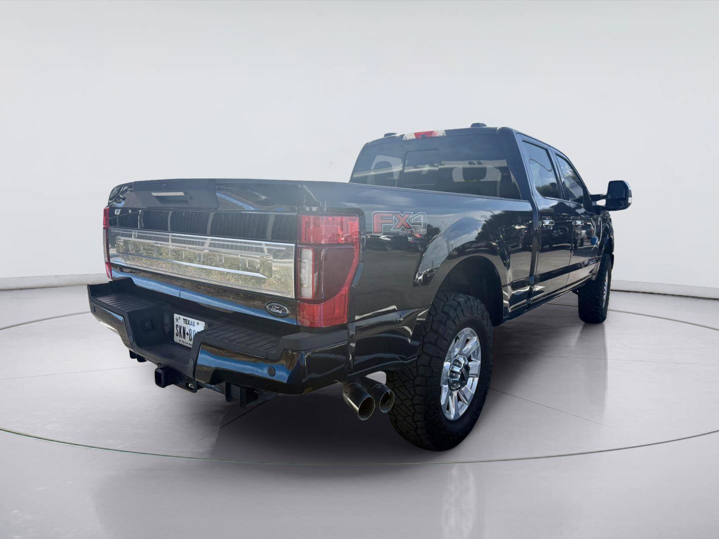 Used 2021 Ford F250 Platinum w/ FX4 Off-Road Package AWD/4WD image 3