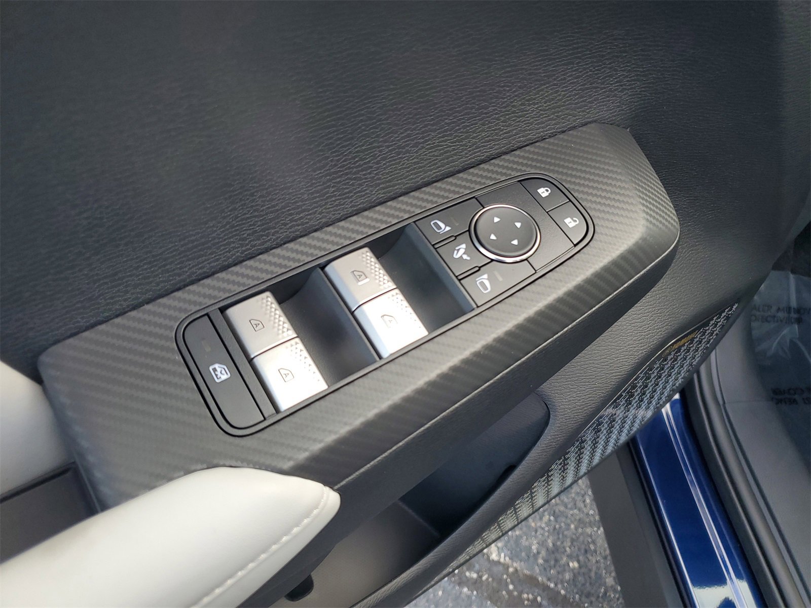 New 2025 Mitsubishi Outlander SE image 9