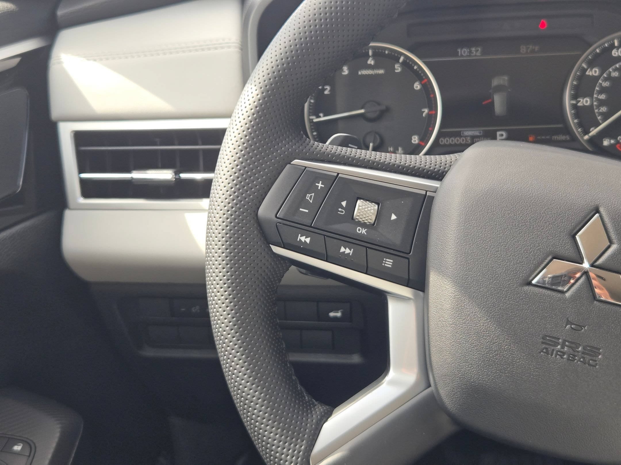 New 2026 Mitsubishi Outlander SE FWD image 18