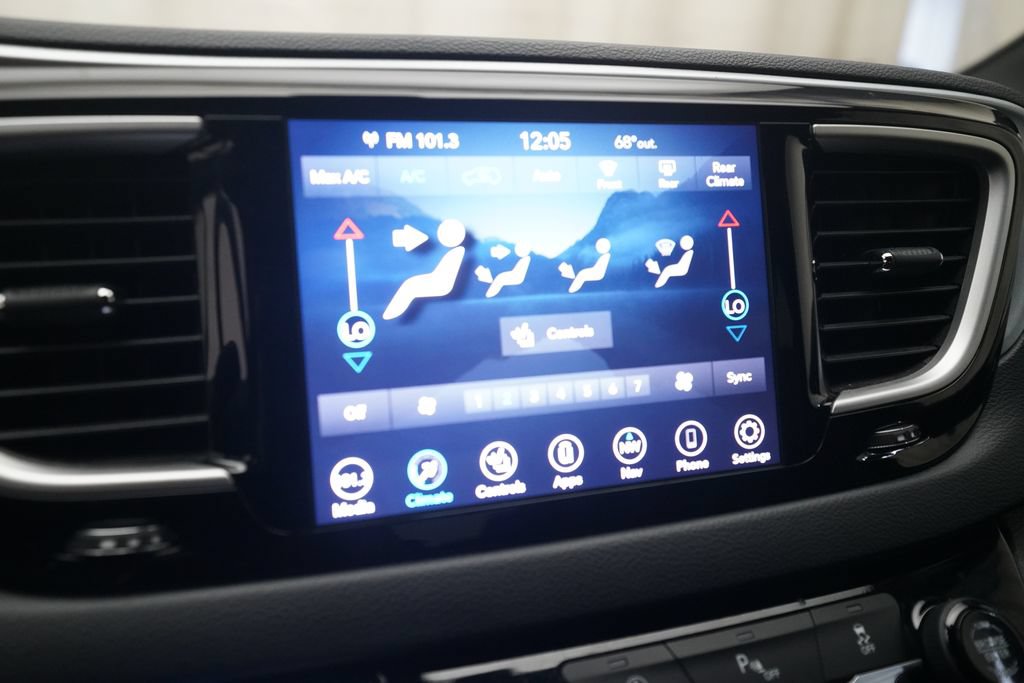 Used 2020 Chrysler Pacifica Touring-L Plus w/ S Appearance Package FWD image 22