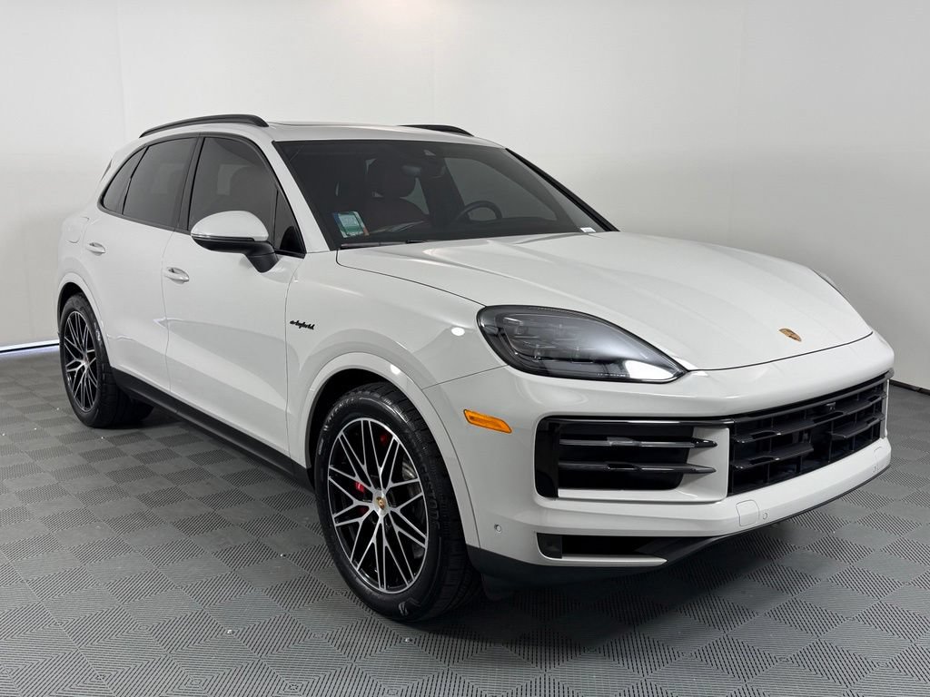Certified 2025 Porsche Cayenne S AWD/4WD image 9