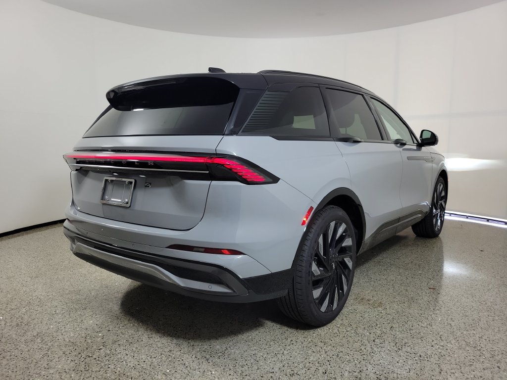 New 2026 Lincoln Nautilus Reserve w/ Jet Appearance Package AWD/4WD image 4