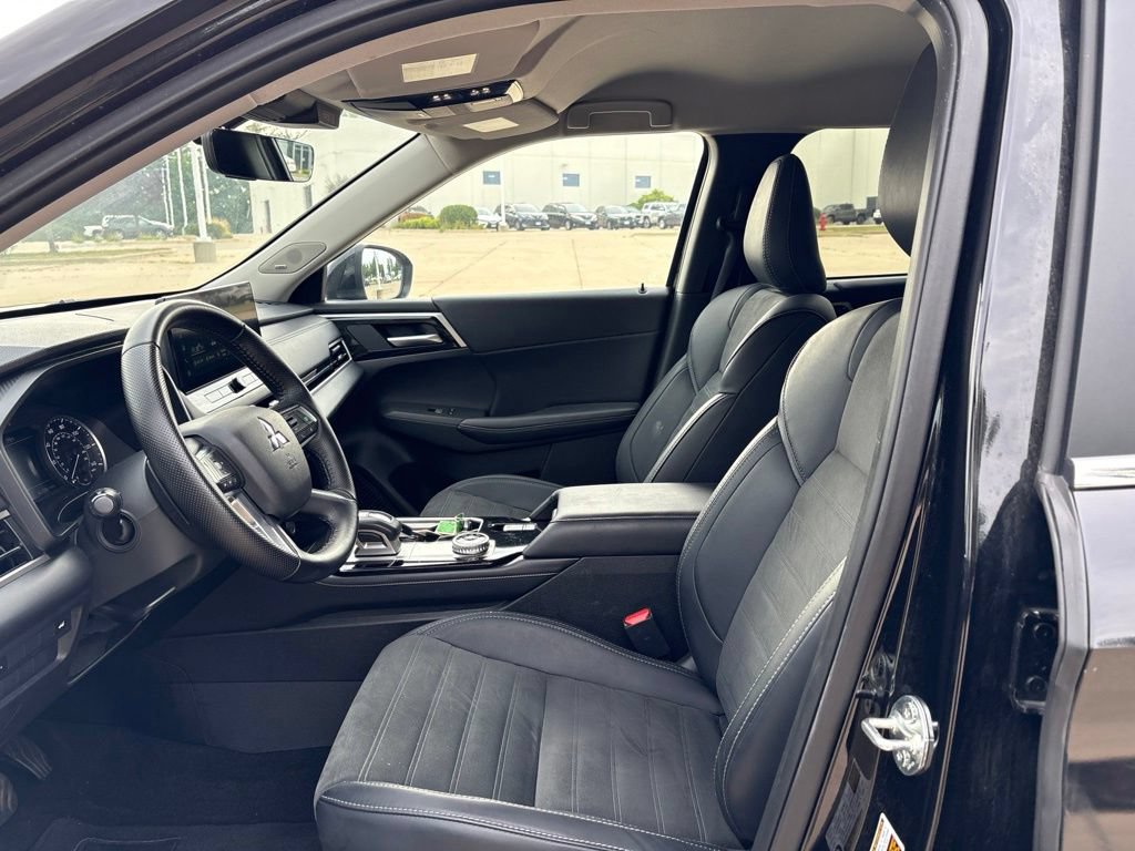 Used 2025 Mitsubishi Outlander SE AWD/4WD image 11