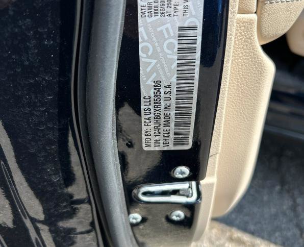 Used 2024 Jeep Grand Cherokee Limited image 2