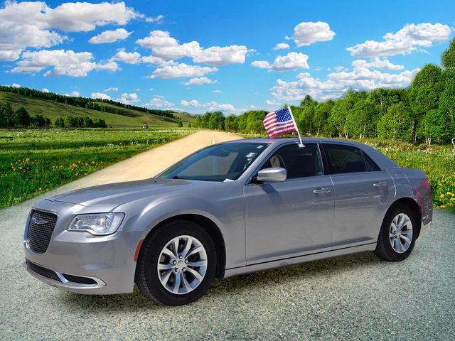 Used 2015 Chrysler 300 Limited RWD image 2