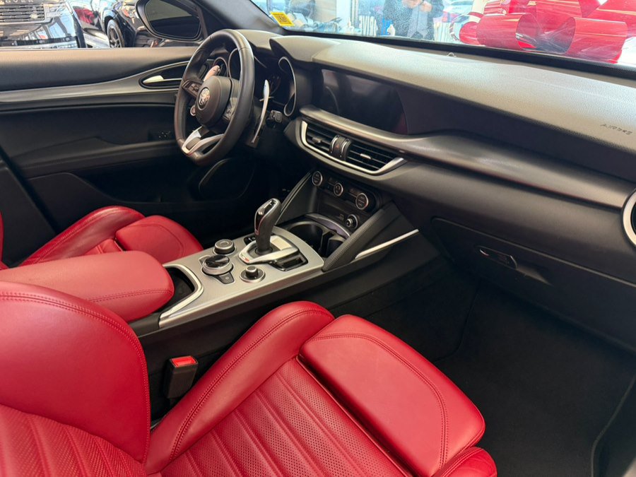 Used 2023 Alfa Romeo Stelvio Veloce AWD/4WD image 44