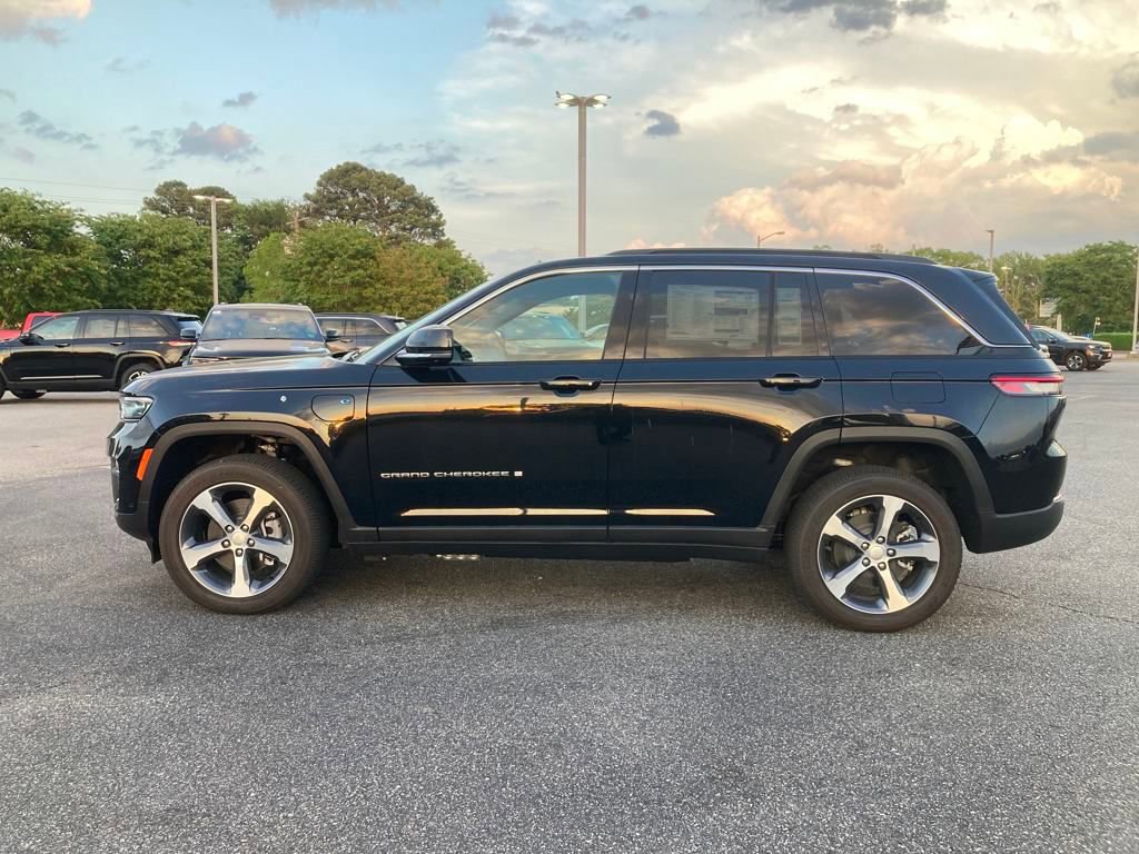 New 2024 Jeep Grand Cherokee Limited 4xe w/ Luxury Tech Group II image 2