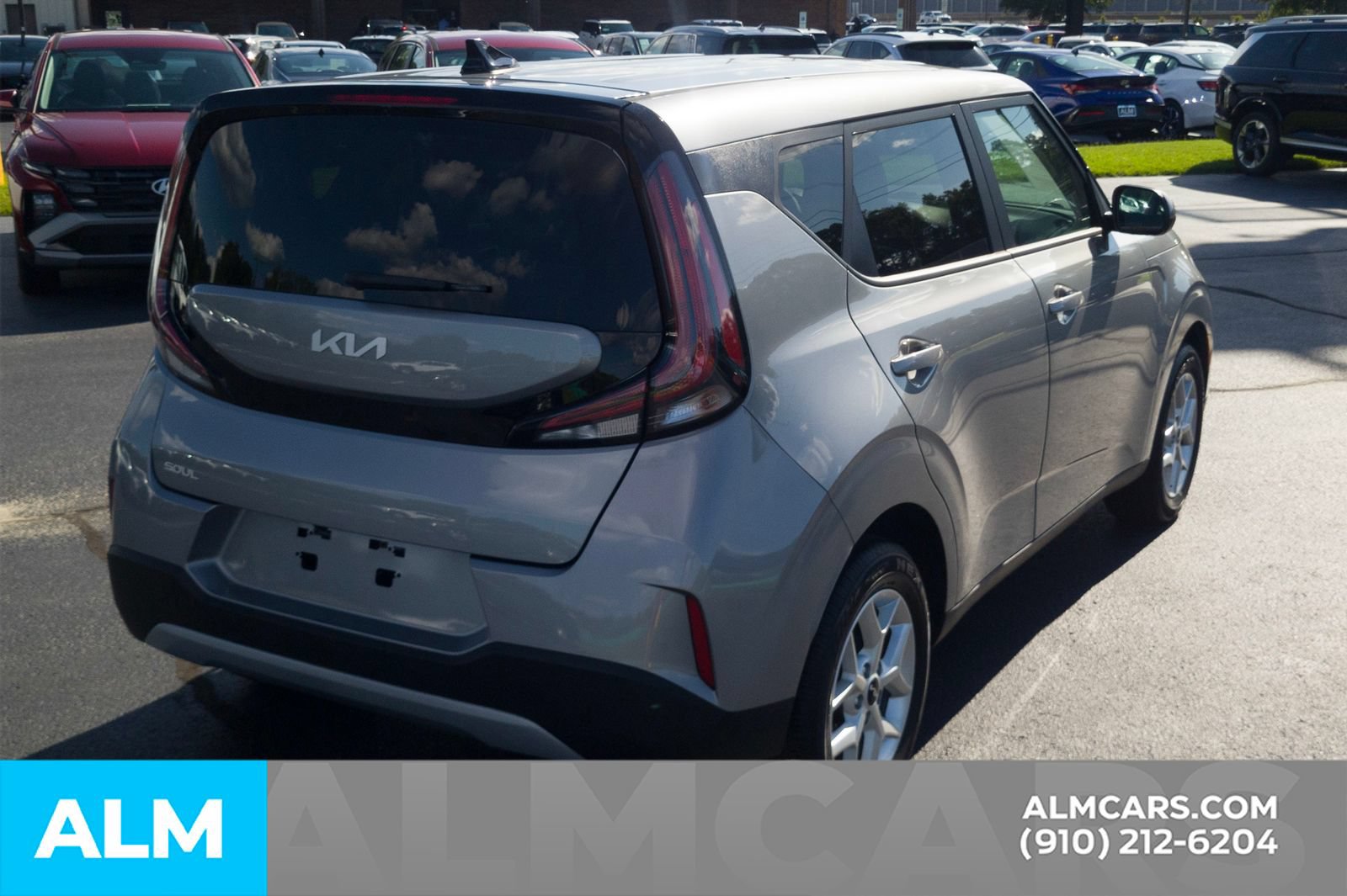 Used 2025 Kia Soul LX w/ LX Technology Package FWD image 5