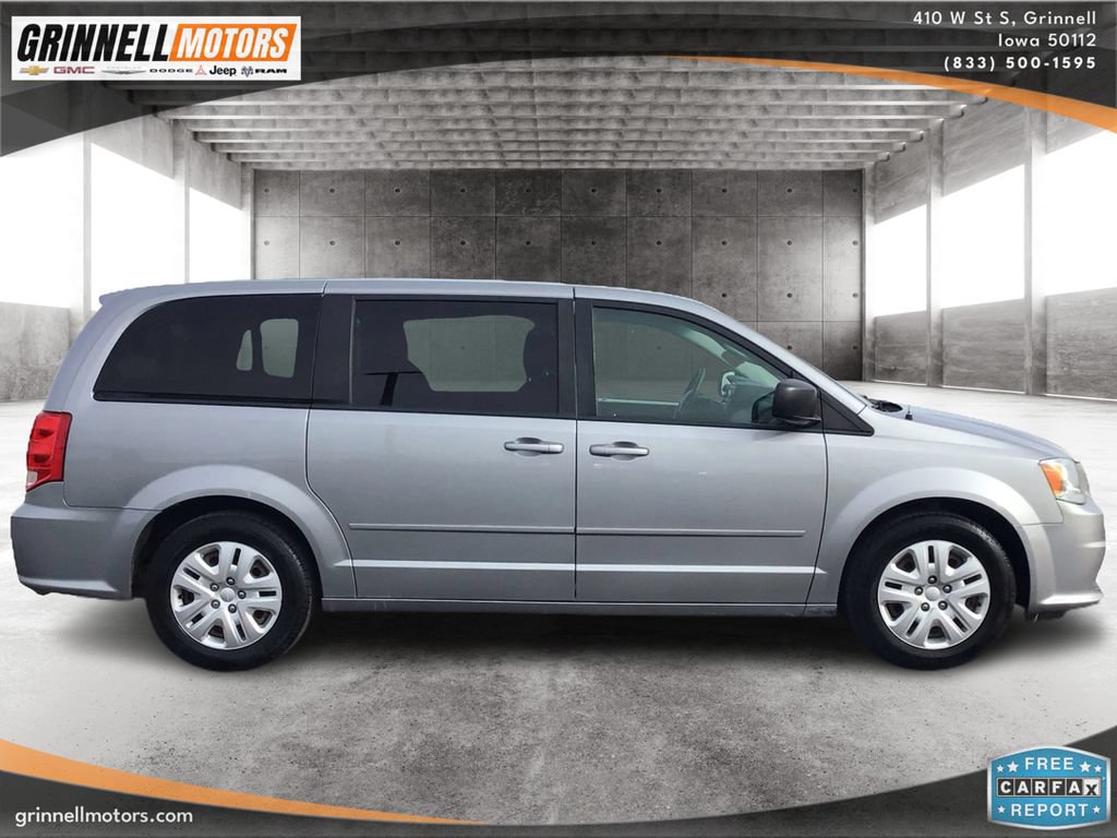 Used 2017 Dodge Grand Caravan SE FWD image 4